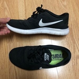 Nike free run shoes size 6 - black and white